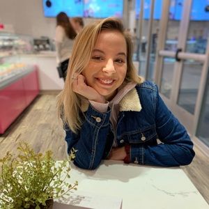 Meet your Posher, Alyssa